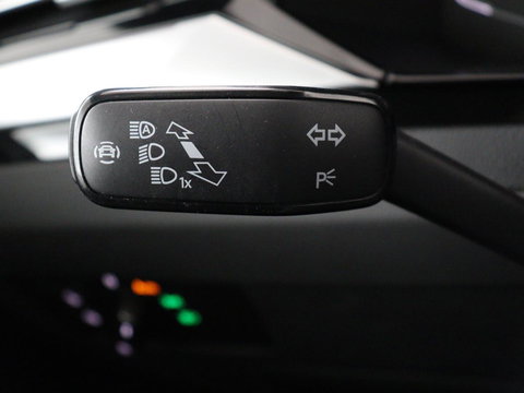 Volkswagen Arteon 1.4 TSI eHybrid R-Line | Panoramadak | Nappaleder | Stoelverwarming | Trekhaak | Camera | File Assistent | Carplay | Matrix LED | Navigatie | Sfeerverlichting | Achterbankverwarming | PHEV | Plug In