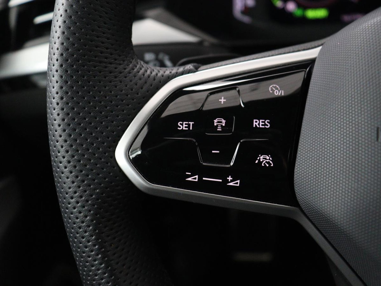 Volkswagen Arteon 1.4 TSI eHybrid R-Line | Panoramadak | Nappaleder | Stoelverwarming | Trekhaak | Camera | File Assistent | Carplay | Matrix LED | Navigatie | Sfeerverlichting | Achterbankverwarming | PHEV | Plug In