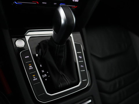 Volkswagen Arteon 1.4 TSI eHybrid R-Line | Panoramadak | Nappaleder | Stoelverwarming | Trekhaak | Camera | File Assistent | Carplay | Matrix LED | Navigatie | Sfeerverlichting | Achterbankverwarming | PHEV | Plug In