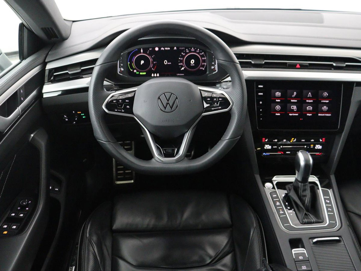 Volkswagen Arteon 1.4 TSI eHybrid R-Line | Panoramadak | Nappaleder | Stoelverwarming | Trekhaak | Camera | File Assistent | Carplay | Matrix LED | Navigatie | Sfeerverlichting | Achterbankverwarming | PHEV | Plug In