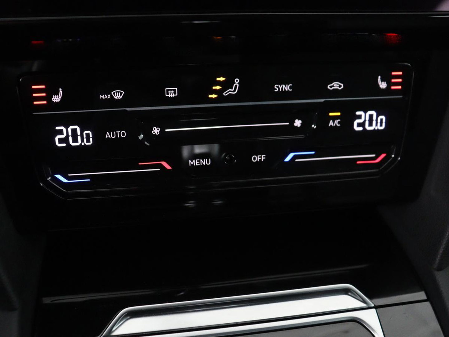 Volkswagen Arteon 1.4 TSI eHybrid R-Line | Panoramadak | Nappaleder | Stoelverwarming | Trekhaak | Camera | File Assistent | Carplay | Matrix LED | Navigatie | Sfeerverlichting | Achterbankverwarming | PHEV | Plug In