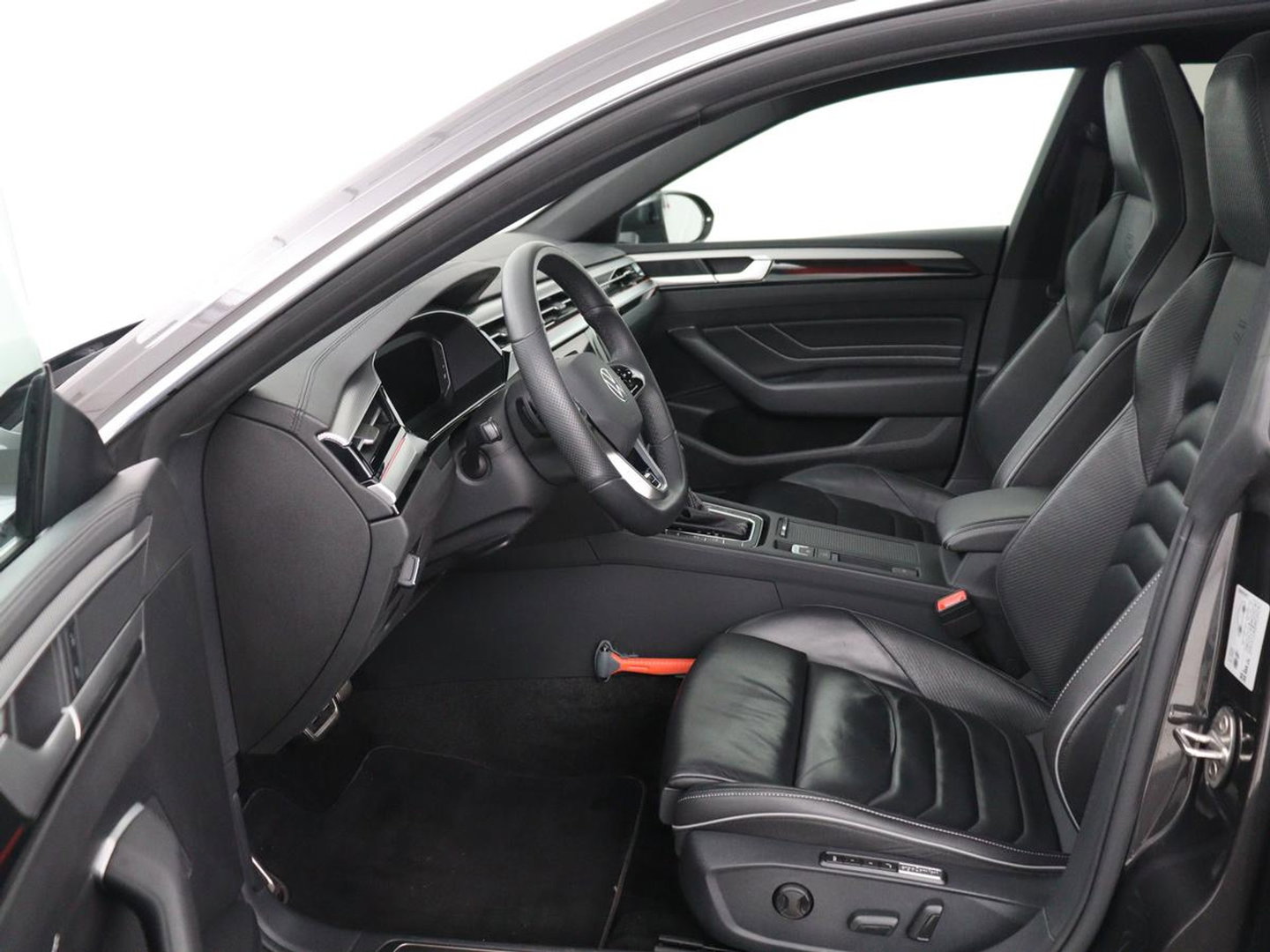 Volkswagen Arteon 1.4 TSI eHybrid R-Line | Panoramadak | Nappaleder | Stoelverwarming | Trekhaak | Camera | File Assistent | Carplay | Matrix LED | Navigatie | Sfeerverlichting | Achterbankverwarming | PHEV | Plug In