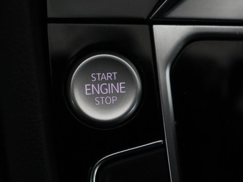 Volkswagen Arteon 1.4 TSI eHybrid R-Line | Panoramadak | Nappaleder | Stoelverwarming | Trekhaak | Camera | File Assistent | Carplay | Matrix LED | Navigatie | Sfeerverlichting | Achterbankverwarming | PHEV | Plug In