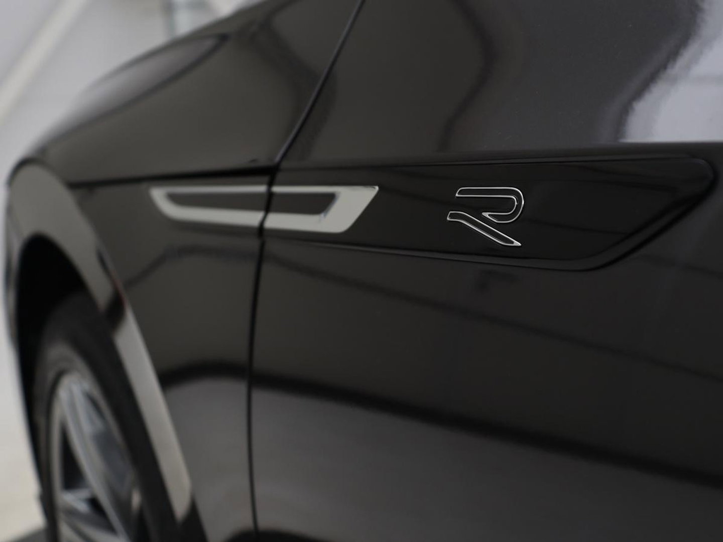 Volkswagen Arteon 1.4 TSI eHybrid R-Line | Panoramadak | Nappaleder | Stoelverwarming | Trekhaak | Camera | File Assistent | Carplay | Matrix LED | Navigatie | Sfeerverlichting | Achterbankverwarming | PHEV | Plug In