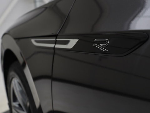 Volkswagen Arteon 1.4 TSI eHybrid R-Line | Panoramadak | Nappaleder | Stoelverwarming | Trekhaak | Camera | File Assistent | Carplay | Matrix LED | Navigatie | Sfeerverlichting | Achterbankverwarming | PHEV | Plug In