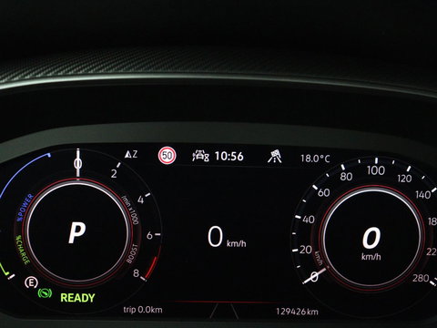 Volkswagen Arteon 1.4 TSI eHybrid R-Line | Panoramadak | Nappaleder | Stoelverwarming | Trekhaak | Camera | File Assistent | Carplay | Matrix LED | Navigatie | Sfeerverlichting | Achterbankverwarming | PHEV | Plug In