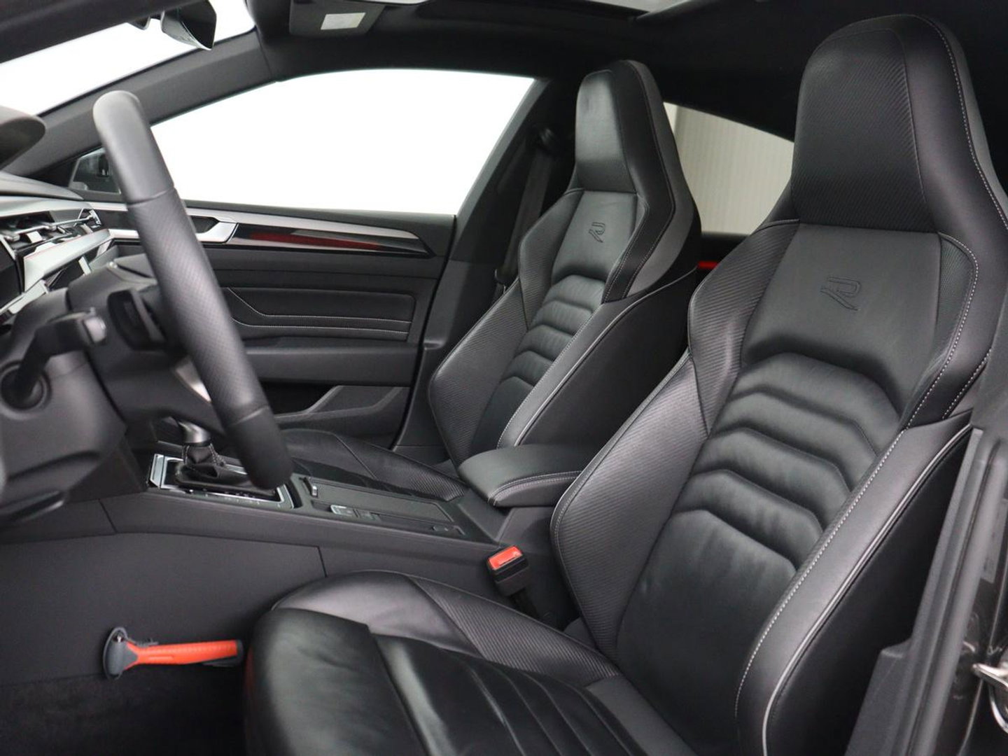 Volkswagen Arteon 1.4 TSI eHybrid R-Line | Panoramadak | Nappaleder | Stoelverwarming | Trekhaak | Camera | File Assistent | Carplay | Matrix LED | Navigatie | Sfeerverlichting | Achterbankverwarming | PHEV | Plug In