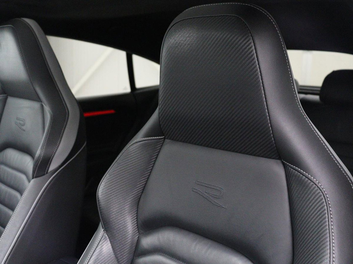 Volkswagen Arteon 1.4 TSI eHybrid R-Line | Panoramadak | Nappaleder | Stoelverwarming | Trekhaak | Camera | File Assistent | Carplay | Matrix LED | Navigatie | Sfeerverlichting | Achterbankverwarming | PHEV | Plug In