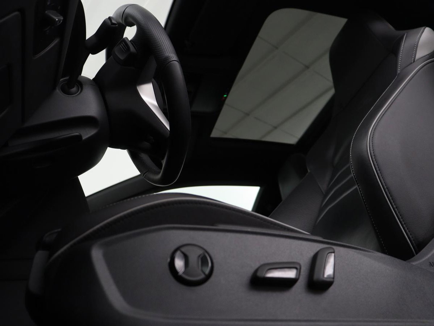 Volkswagen Arteon 1.4 TSI eHybrid R-Line | Panoramadak | Nappaleder | Stoelverwarming | Trekhaak | Camera | File Assistent | Carplay | Matrix LED | Navigatie | Sfeerverlichting | Achterbankverwarming | PHEV | Plug In