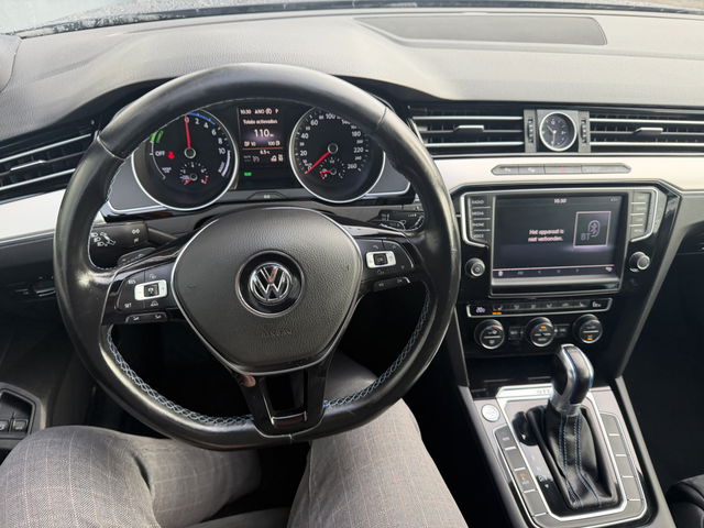 Volkswagen Passat - Variant 1.4 TSI GTE Highline 2016 204pk Panodak,Trekhaak,18Inch,Cruise,Navi Dealer onderhouden !!