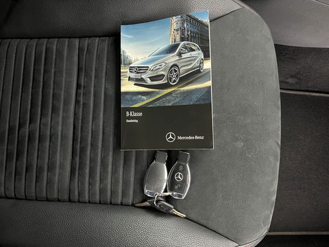 Mercedes-Benz B-Klasse 180 Ambition AMG Aut. *LEATHER-FABRIC | FULL-LED | HEATED-SPORTSEATS | NAVI-FULLMAP | SHIFT-PADDLES | PRIVACY-GLASS | ECC | PDC | CRUISE | 18''ALU | TOWBAR*