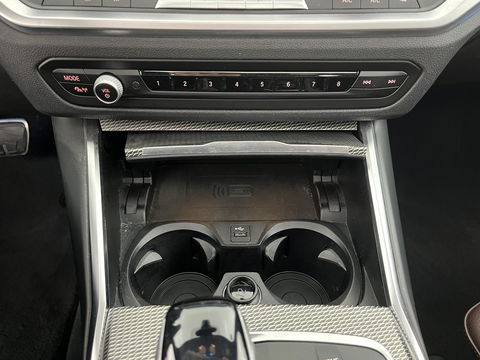 BMW 3 Serie Touring 330e eDrive Edition M-Sportpack (INCL.BTW) *PANO | HEAD-UP | ADAPTIVE-CRUISE | LEATHER | FULL-LED | KEYLESS | DIGI-COCKPIT | HEATED-SPORTSEATS | CAMERA | HIFI-SOUND | PIRVACY-GLASS | DAB+ | SHIFT-PADDLES | NAVI-FULLMAP | 19