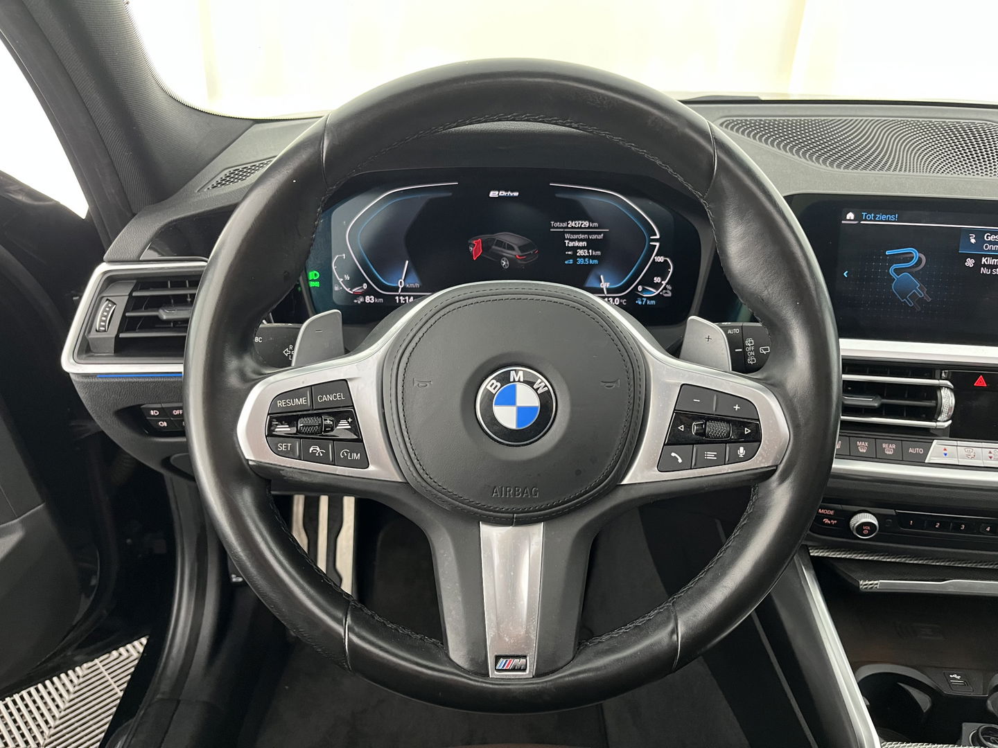 BMW 3 Serie Touring 330e eDrive Edition M-Sportpack (INCL.BTW) *PANO | HEAD-UP | ADAPTIVE-CRUISE | LEATHER | FULL-LED | KEYLESS | DIGI-COCKPIT | HEATED-SPORTSEATS | CAMERA | HIFI-SOUND | PIRVACY-GLASS | DAB+ | SHIFT-PADDLES | NAVI-FULLMAP | 19