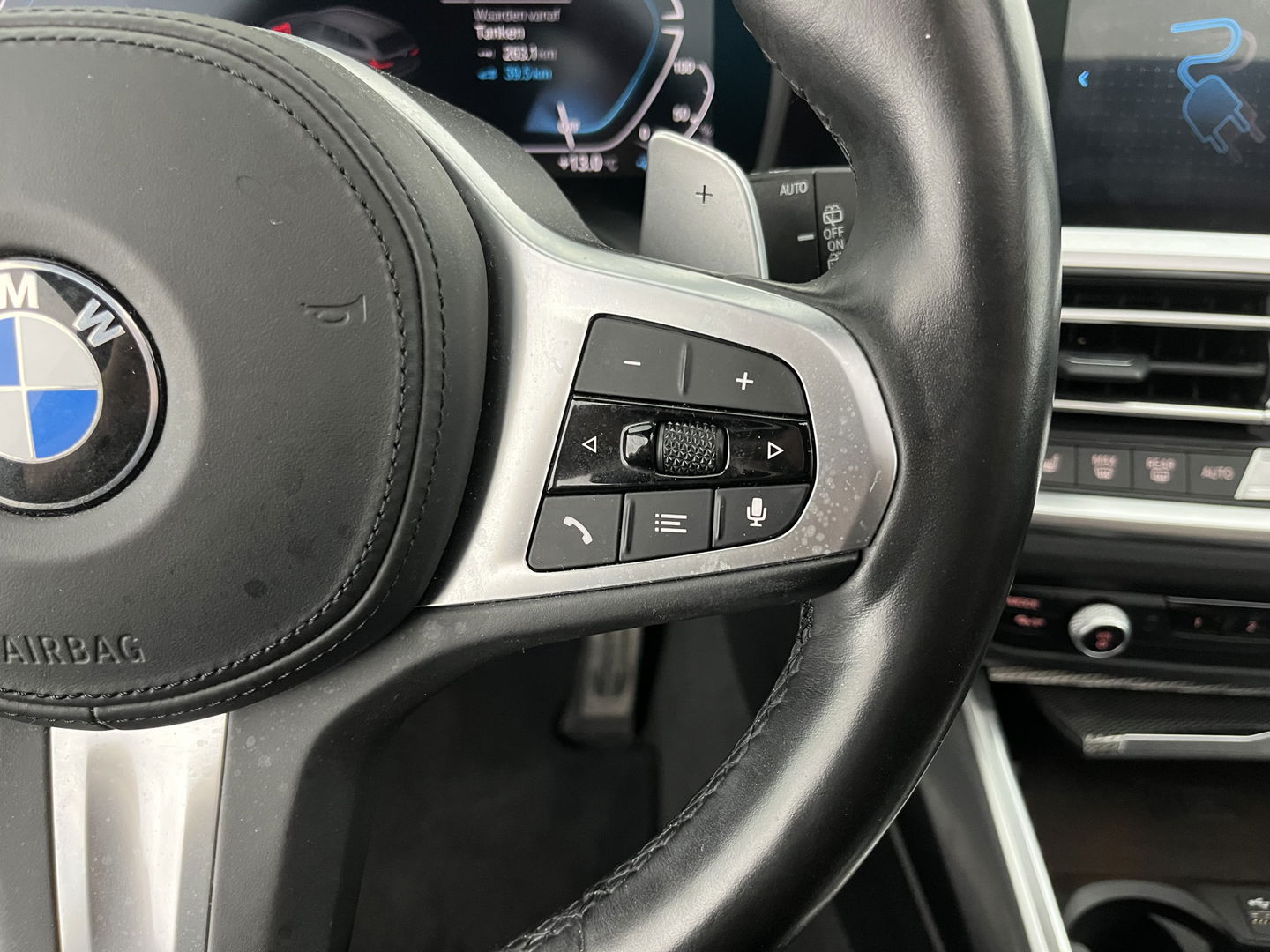 BMW 3 Serie Touring 330e eDrive Edition M-Sportpack (INCL.BTW) *PANO | HEAD-UP | ADAPTIVE-CRUISE | LEATHER | FULL-LED | KEYLESS | DIGI-COCKPIT | HEATED-SPORTSEATS | CAMERA | HIFI-SOUND | PIRVACY-GLASS | DAB+ | SHIFT-PADDLES | NAVI-FULLMAP | 19