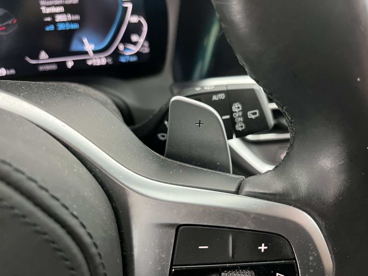 BMW 3 Serie Touring 330e eDrive Edition M-Sportpack (INCL.BTW) *PANO | HEAD-UP | ADAPTIVE-CRUISE | LEATHER | FULL-LED | KEYLESS | DIGI-COCKPIT | HEATED-SPORTSEATS | CAMERA | HIFI-SOUND | PIRVACY-GLASS | DAB+ | SHIFT-PADDLES | NAVI-FULLMAP | 19