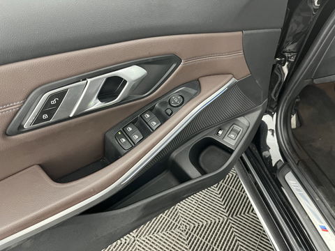 BMW 3 Serie Touring 330e eDrive Edition M-Sportpack (INCL.BTW) *PANO | HEAD-UP | ADAPTIVE-CRUISE | LEATHER | FULL-LED | KEYLESS | DIGI-COCKPIT | HEATED-SPORTSEATS | CAMERA | HIFI-SOUND | PIRVACY-GLASS | DAB+ | SHIFT-PADDLES | NAVI-FULLMAP | 19