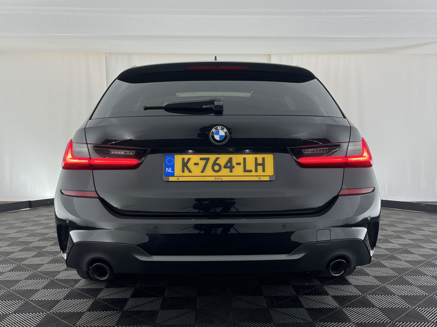 BMW 3 Serie Touring 330e eDrive Edition M-Sportpack (INCL.BTW) *PANO | HEAD-UP | ADAPTIVE-CRUISE | LEATHER | FULL-LED | KEYLESS | DIGI-COCKPIT | HEATED-SPORTSEATS | CAMERA | HIFI-SOUND | PIRVACY-GLASS | DAB+ | SHIFT-PADDLES | NAVI-FULLMAP | 19