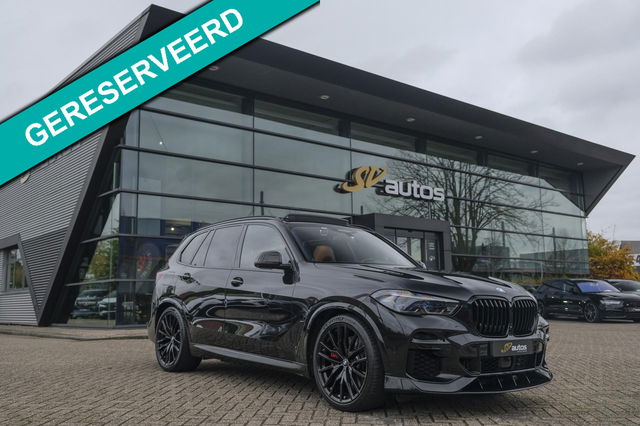 BMW X5 - xDrive45e 394pk M-sport AC Schnitzer Panoramadak X5M Seats 4-wielsturing Carbon Laser 22" LMV NLauto