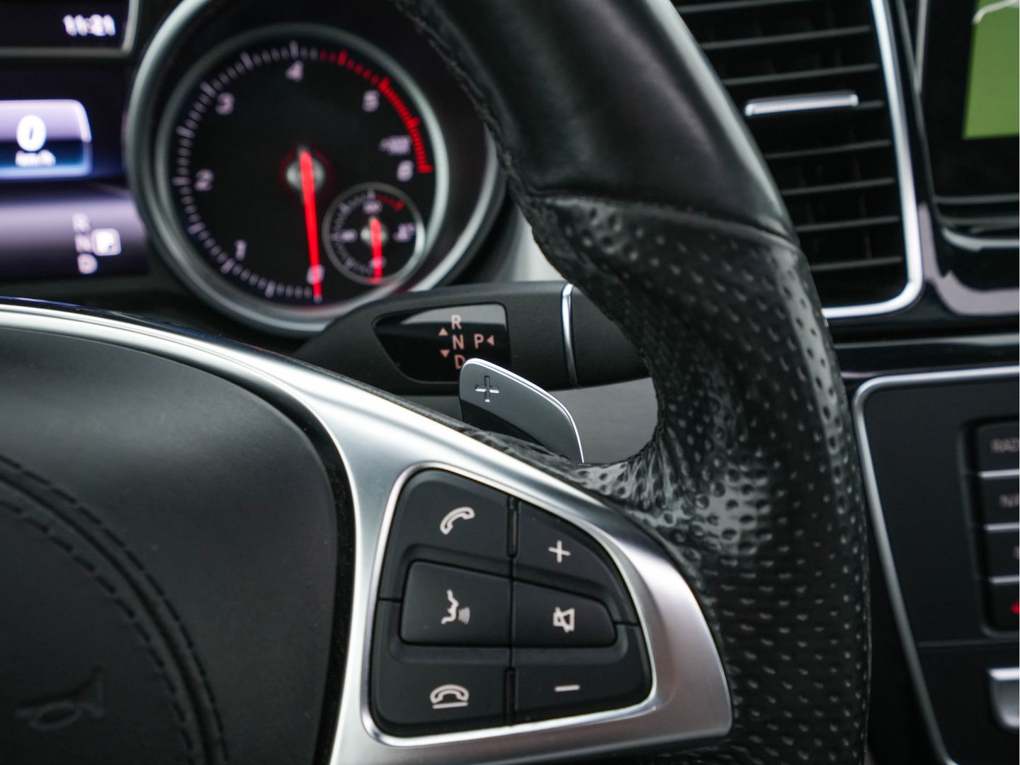 Mercedes-Benz GLS 350 d 4MATIC AMG-Line [ 7-Pers ] *PANO | LEATHER | FULL-LED | DISTRONIC | NAVI-FULLMAP | HEAT/COLD-COMFORTSEATS | BLINDSPOT | MEMORY-PACK | HARMAN/KARDON | TOPVIEW | KEYLESS | SHIFTPADDLES | PRIVACY-GLASS | TOWBAR | 21''ALU*