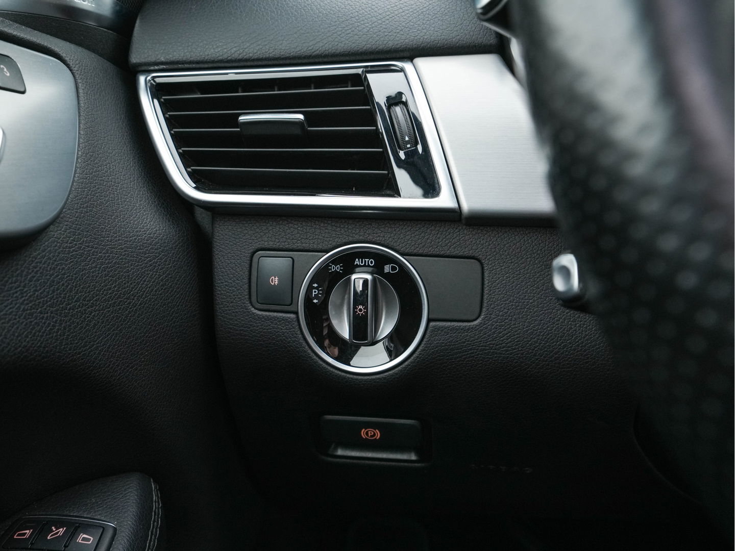 Mercedes-Benz GLS 350 d 4MATIC AMG-Line [ 7-Pers ] *PANO | LEATHER | FULL-LED | DISTRONIC | NAVI-FULLMAP | HEAT/COLD-COMFORTSEATS | BLINDSPOT | MEMORY-PACK | HARMAN/KARDON | TOPVIEW | KEYLESS | SHIFTPADDLES | PRIVACY-GLASS | TOWBAR | 21''ALU*