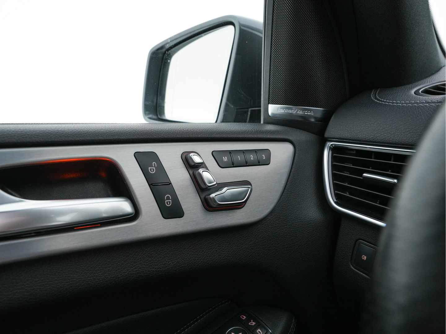 Mercedes-Benz GLS 350 d 4MATIC AMG-Line [ 7-Pers ] *PANO | LEATHER | FULL-LED | DISTRONIC | NAVI-FULLMAP | HEAT/COLD-COMFORTSEATS | BLINDSPOT | MEMORY-PACK | HARMAN/KARDON | TOPVIEW | KEYLESS | SHIFTPADDLES | PRIVACY-GLASS | TOWBAR | 21''ALU*