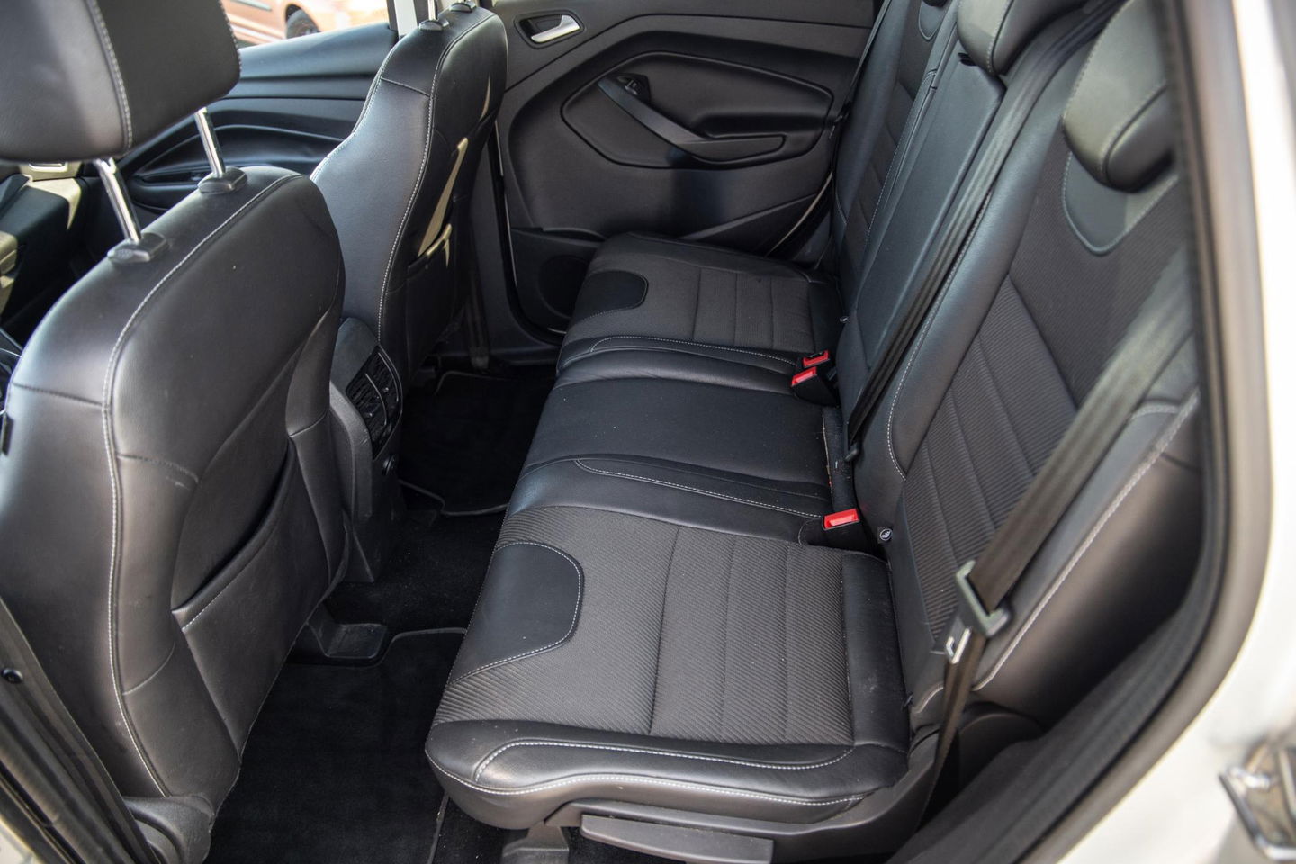 Ford Kuga 1.6 Titanium PANORAMA DAK / STOELVERWARMING / TREKHAAK / CRUISE CONTROLE