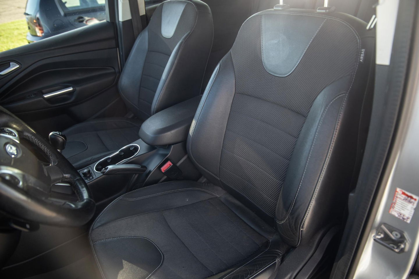 Ford Kuga 1.6 Titanium PANORAMA DAK / STOELVERWARMING / TREKHAAK / CRUISE CONTROLE