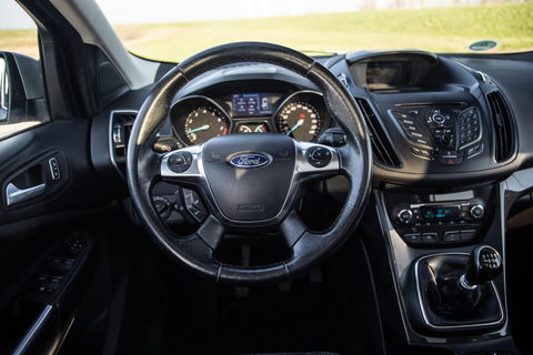 Ford Kuga 1.6 Titanium PANORAMA DAK / STOELVERWARMING / TREKHAAK / CRUISE CONTROLE