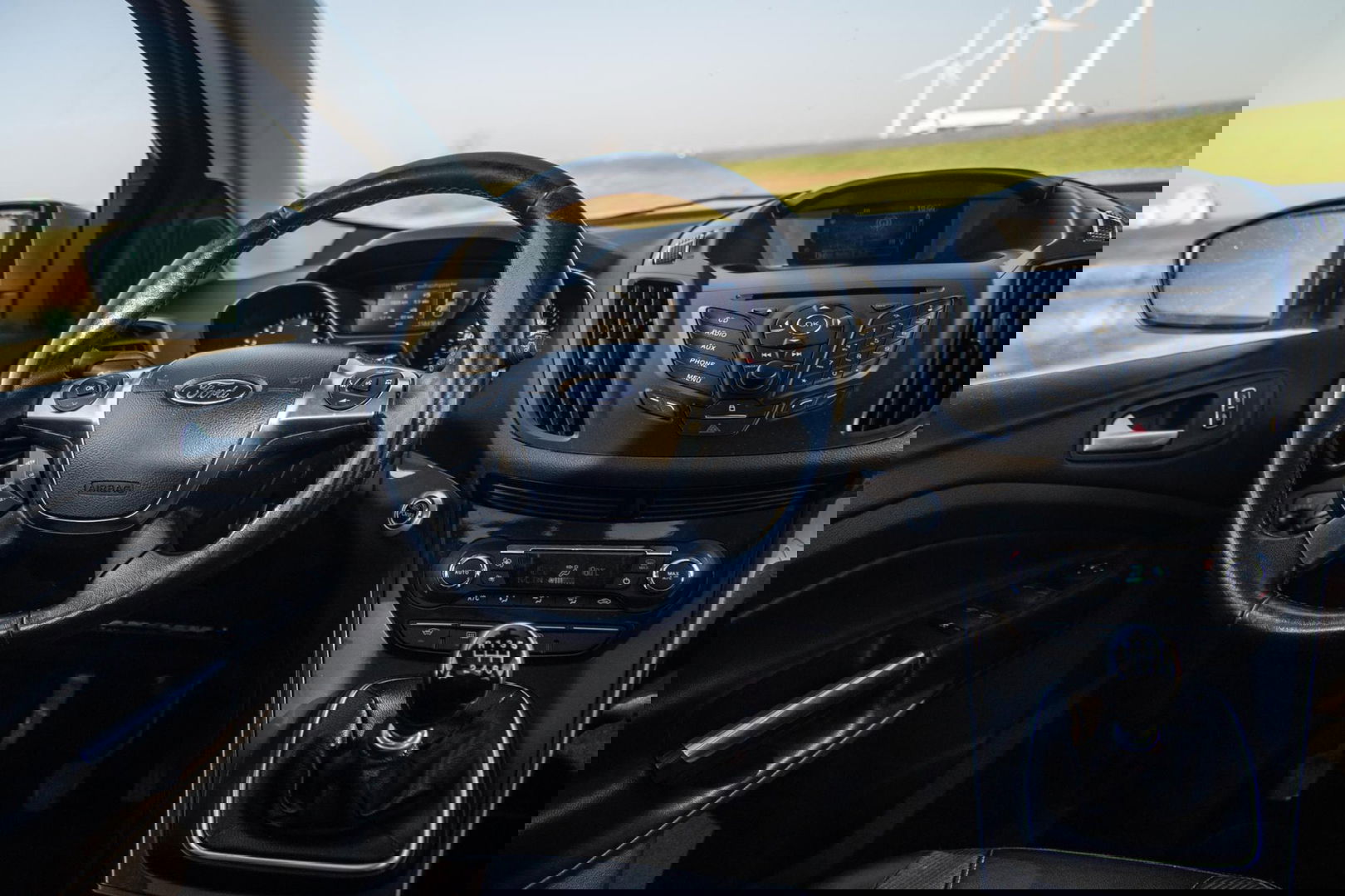 Ford Kuga 1.6 Titanium PANORAMA DAK / STOELVERWARMING / TREKHAAK / CRUISE CONTROLE