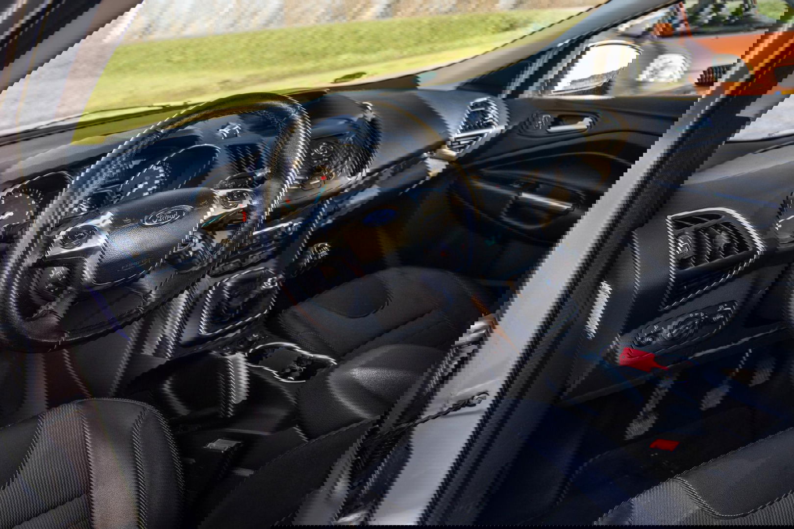 Ford Kuga 1.6 Titanium PANORAMA DAK / STOELVERWARMING / TREKHAAK / CRUISE CONTROLE