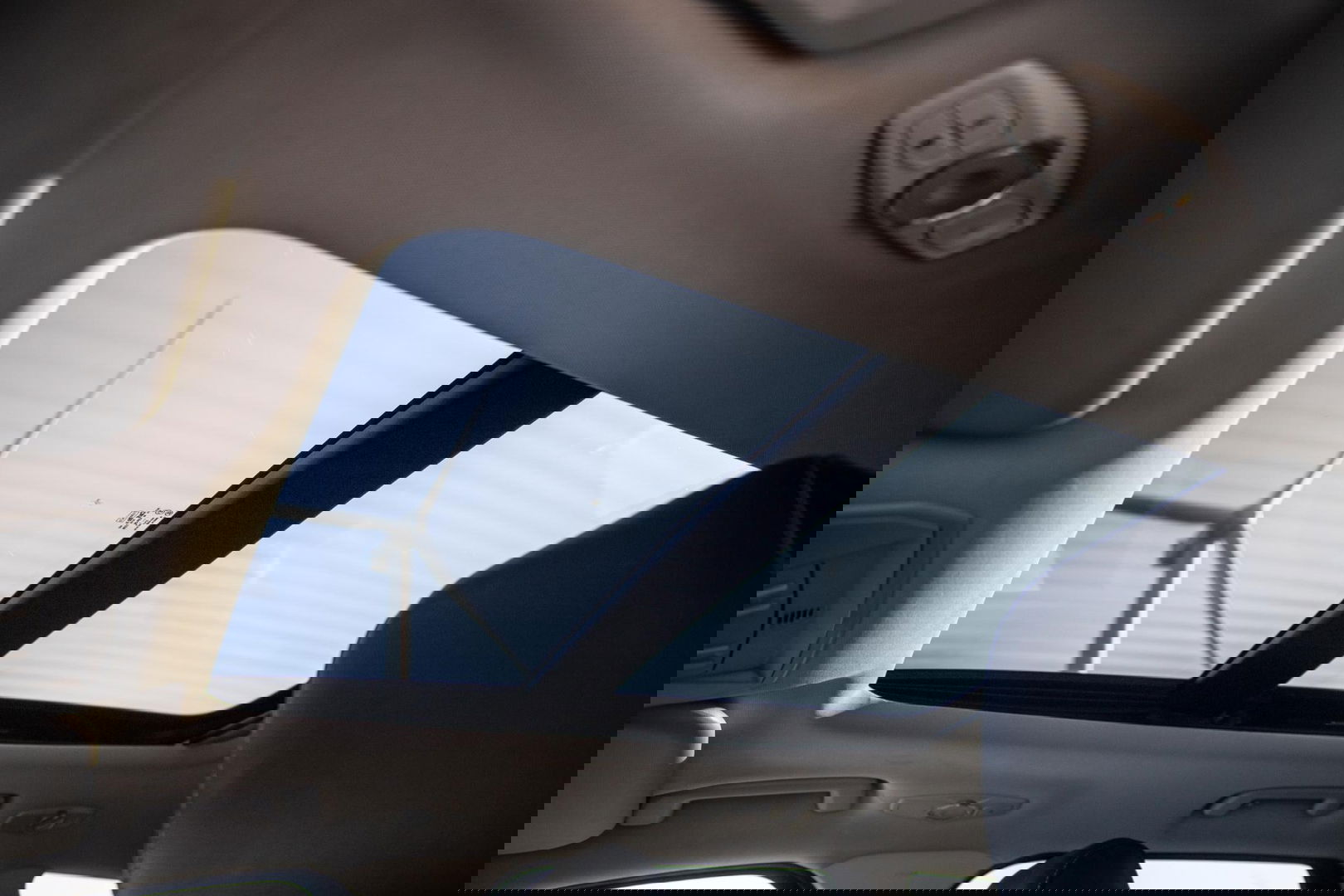 Ford Kuga 1.6 Titanium PANORAMA DAK / STOELVERWARMING / TREKHAAK / CRUISE CONTROLE