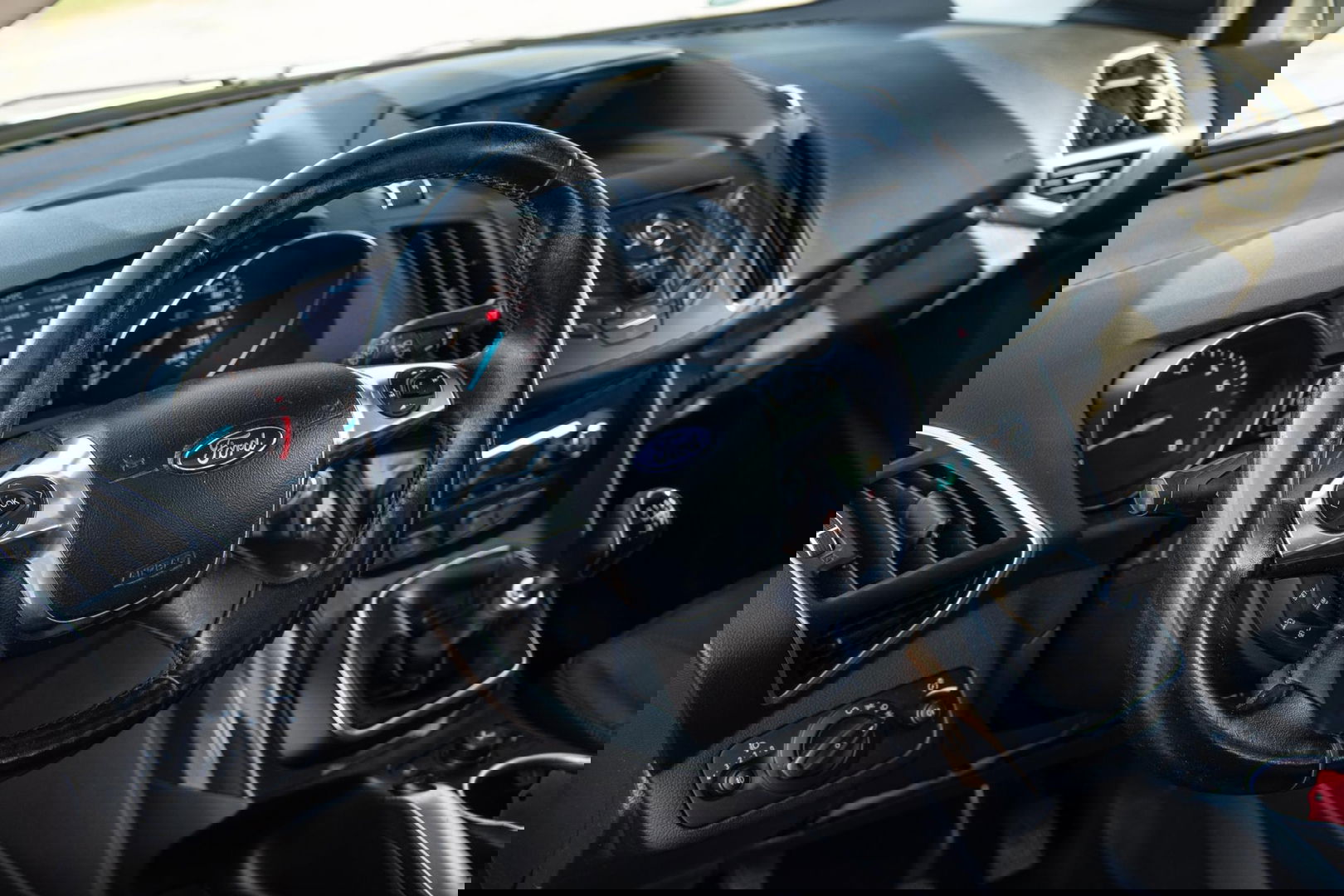 Ford Kuga 1.6 Titanium PANORAMA DAK / STOELVERWARMING / TREKHAAK / CRUISE CONTROLE