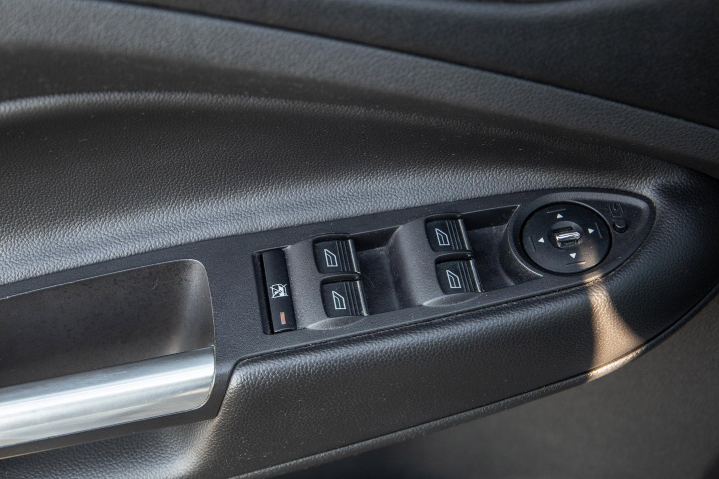 Ford Kuga 1.6 Titanium PANORAMA DAK / STOELVERWARMING / TREKHAAK / CRUISE CONTROLE