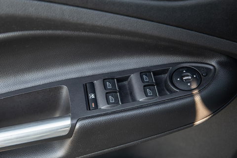 Ford Kuga 1.6 Titanium PANORAMA DAK / STOELVERWARMING / TREKHAAK / CRUISE CONTROLE