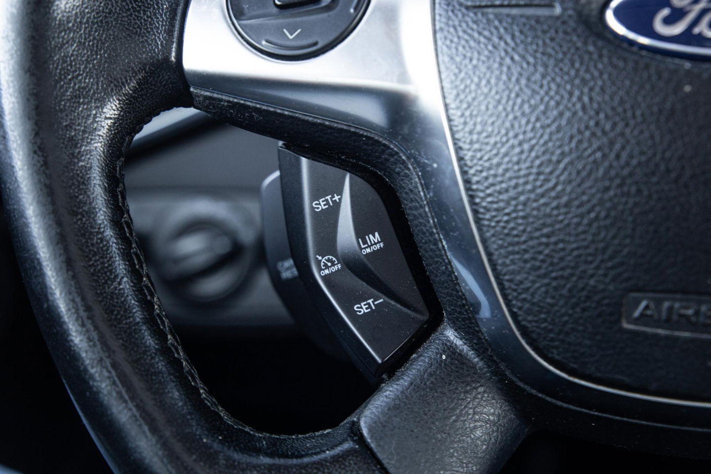 Ford Kuga 1.6 Titanium PANORAMA DAK / STOELVERWARMING / TREKHAAK / CRUISE CONTROLE