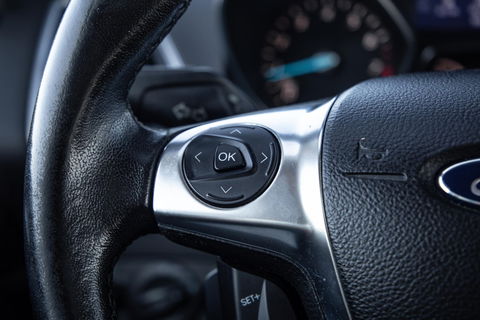 Ford Kuga 1.6 Titanium PANORAMA DAK / STOELVERWARMING / TREKHAAK / CRUISE CONTROLE