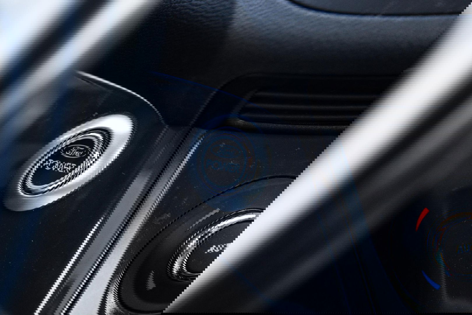 Ford Kuga 1.6 Titanium PANORAMA DAK / STOELVERWARMING / TREKHAAK / CRUISE CONTROLE