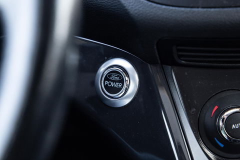 Ford Kuga 1.6 Titanium PANORAMA DAK / STOELVERWARMING / TREKHAAK / CRUISE CONTROLE