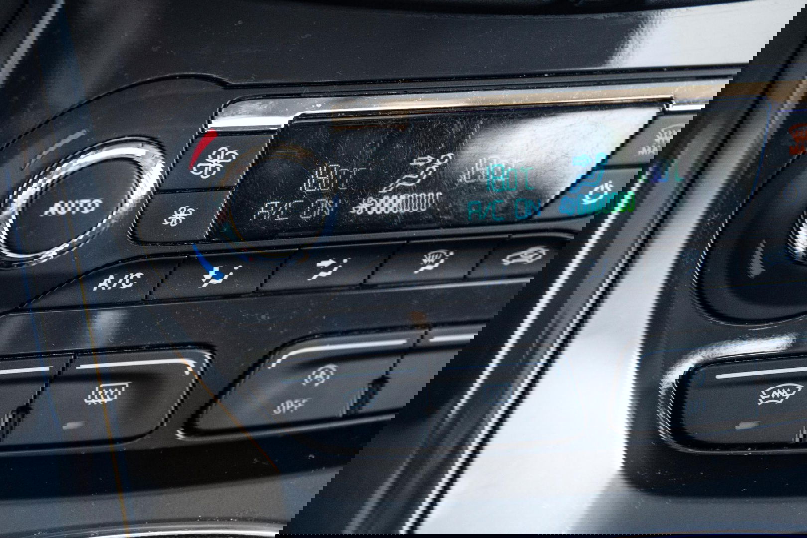 Ford Kuga 1.6 Titanium PANORAMA DAK / STOELVERWARMING / TREKHAAK / CRUISE CONTROLE