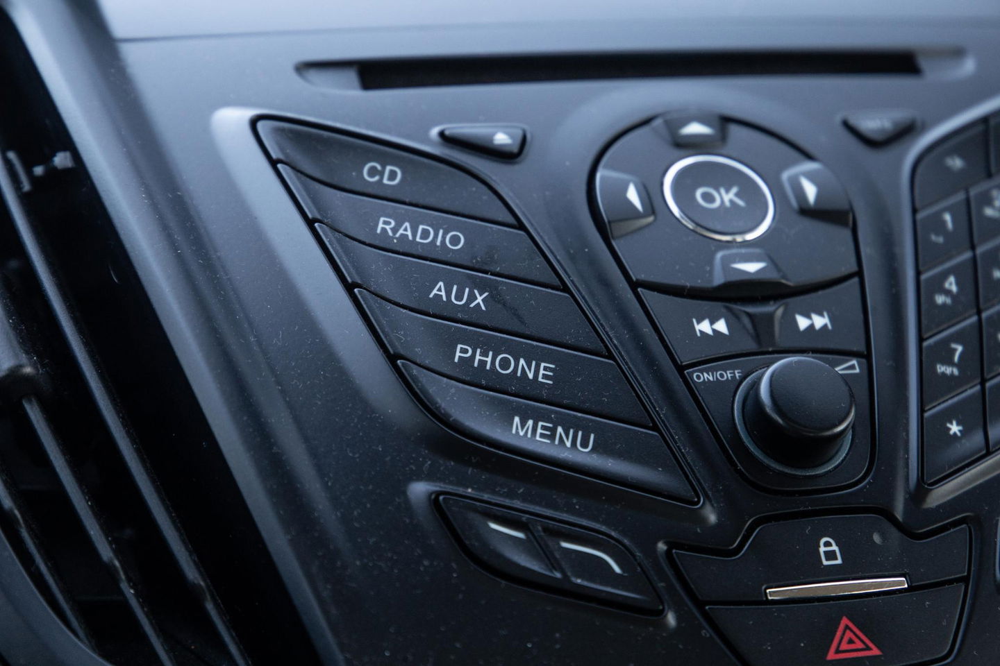 Ford Kuga 1.6 Titanium PANORAMA DAK / STOELVERWARMING / TREKHAAK / CRUISE CONTROLE