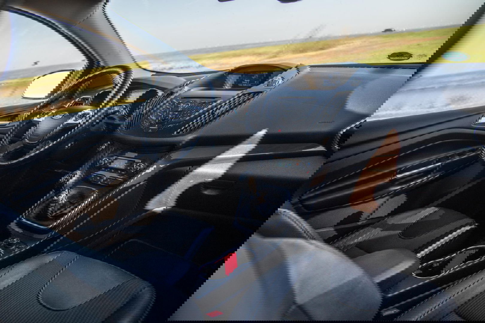 Ford Kuga 1.6 Titanium PANORAMA DAK / STOELVERWARMING / TREKHAAK / CRUISE CONTROLE