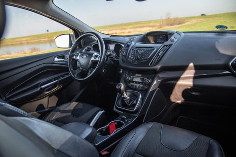 Ford Kuga 1.6 Titanium PANORAMA DAK / STOELVERWARMING / TREKHAAK / CRUISE CONTROLE