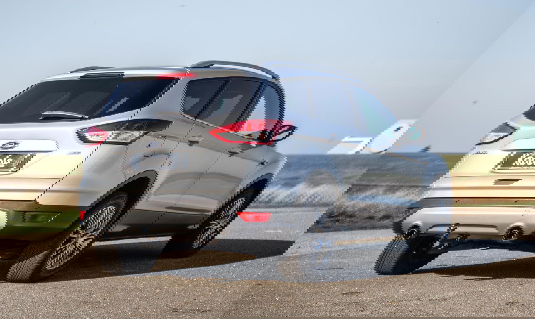 Ford Kuga 1.6 Titanium PANORAMA DAK / STOELVERWARMING / TREKHAAK / CRUISE CONTROLE