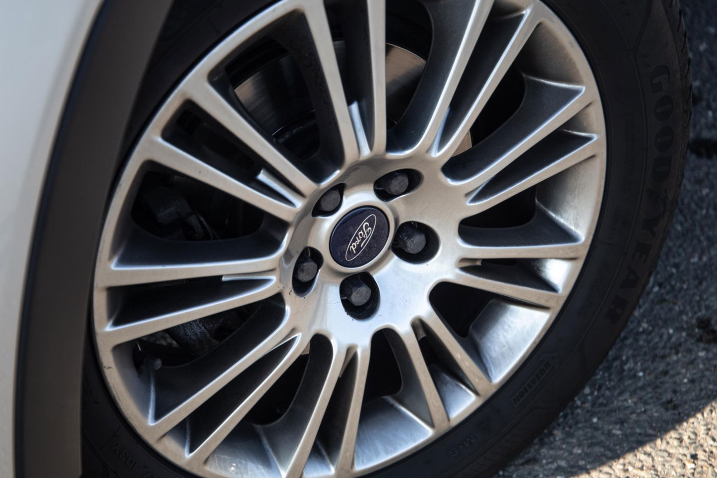 Ford Kuga 1.6 Titanium PANORAMA DAK / STOELVERWARMING / TREKHAAK / CRUISE CONTROLE