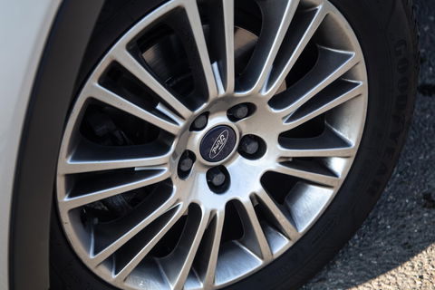 Ford Kuga 1.6 Titanium PANORAMA DAK / STOELVERWARMING / TREKHAAK / CRUISE CONTROLE