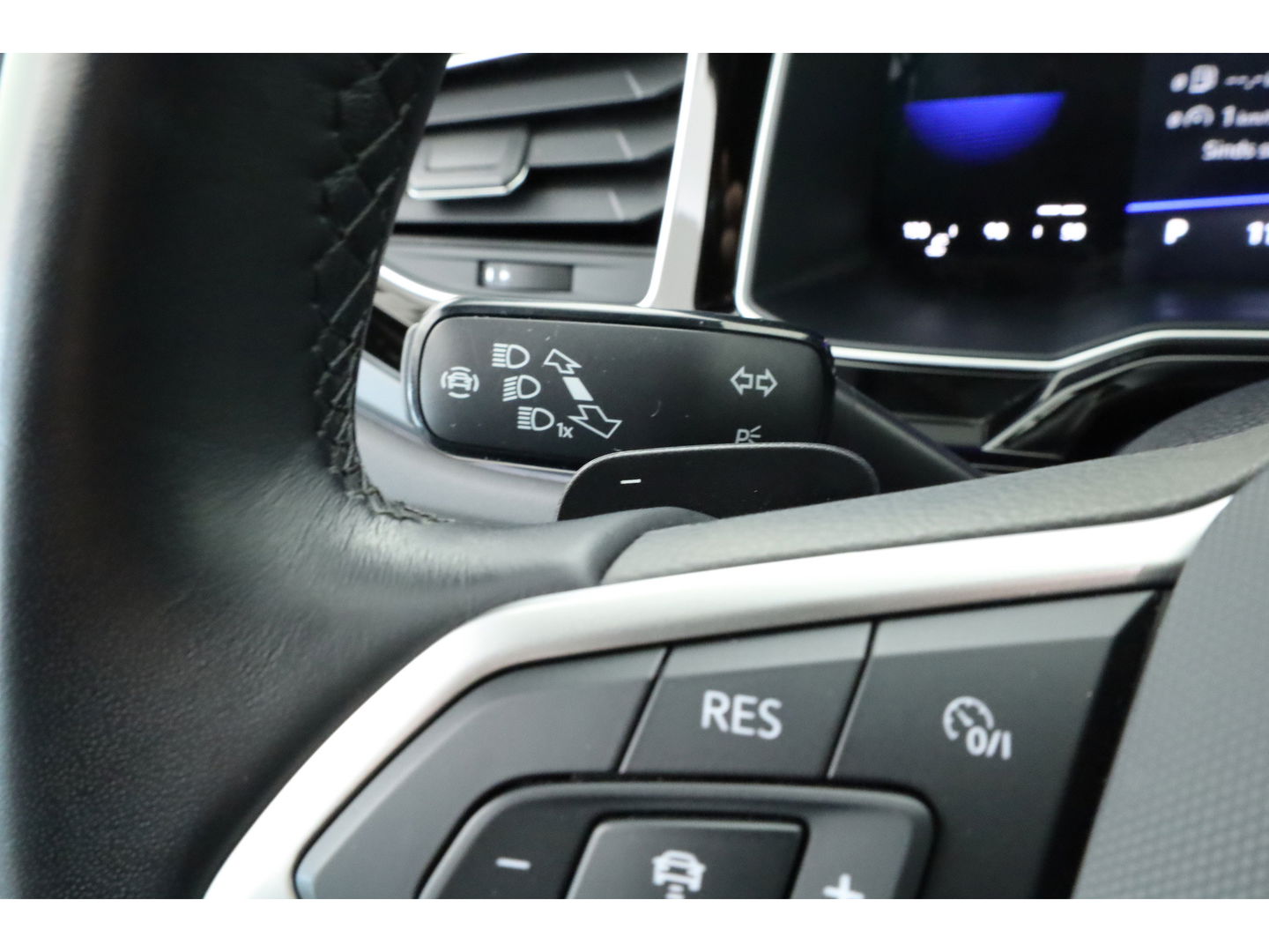 Volkswagen Polo 1.0 TSI R-Line DSG | Adapt. Cruise | Apple CarPlay & Android Auto | Trekhaak | Navi | 17" | DAB