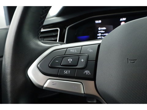 Volkswagen Polo 1.0 TSI R-Line DSG | Adapt. Cruise | Apple CarPlay & Android Auto | Trekhaak | Navi | 17" | DAB