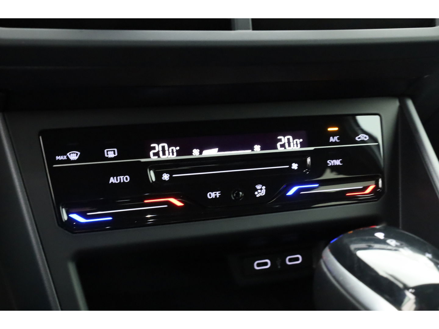 Volkswagen Polo 1.0 TSI R-Line DSG | Adapt. Cruise | Apple CarPlay & Android Auto | Trekhaak | Navi | 17" | DAB