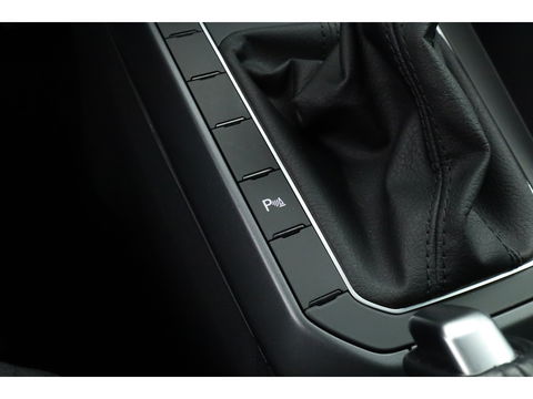 Volkswagen Polo 1.0 TSI R-Line DSG | Adapt. Cruise | Apple CarPlay & Android Auto | Trekhaak | Navi | 17" | DAB