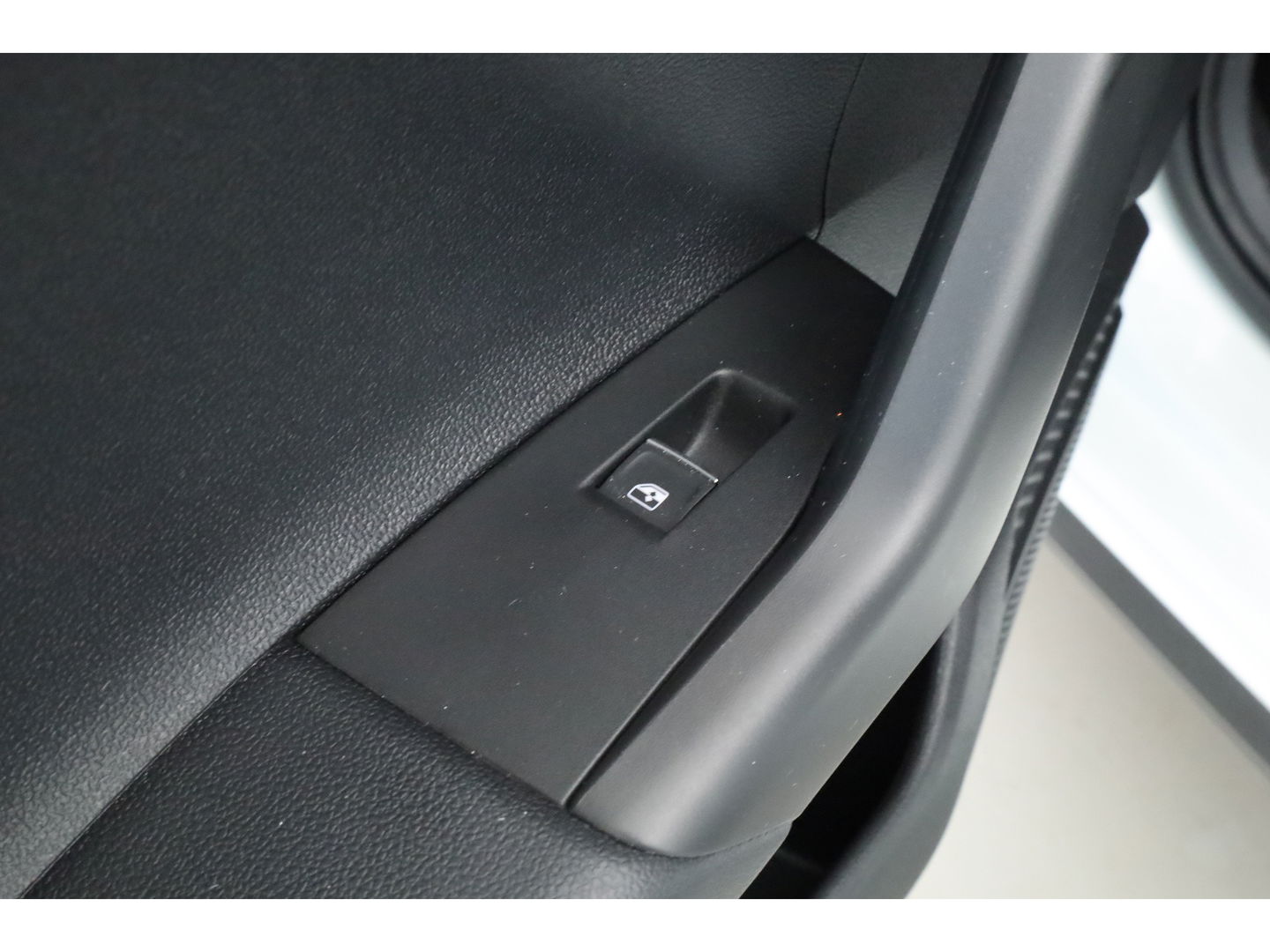 Volkswagen Polo 1.0 TSI R-Line DSG | Adapt. Cruise | Apple CarPlay & Android Auto | Trekhaak | Navi | 17" | DAB